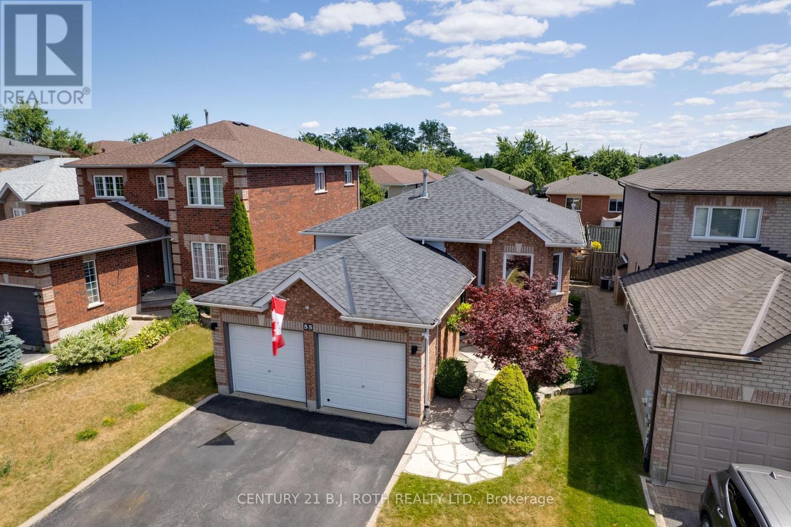 55 Holly Meadow Road, Barrie, Ontario  L4N 0E3 - Photo 2 - S12436397