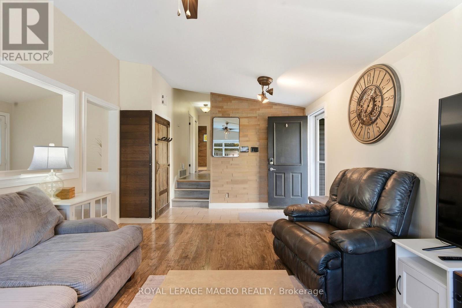 17 Carmen Avenue, Hamilton, Ontario  L8V 2H5 - Photo 7 - X12452676