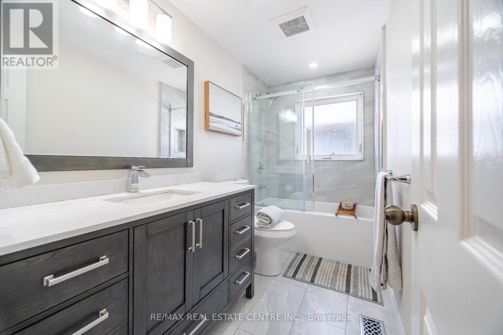 45 Core Crescent, Brampton, Ontario  L6W 2G6 - Photo 40 - W12448120