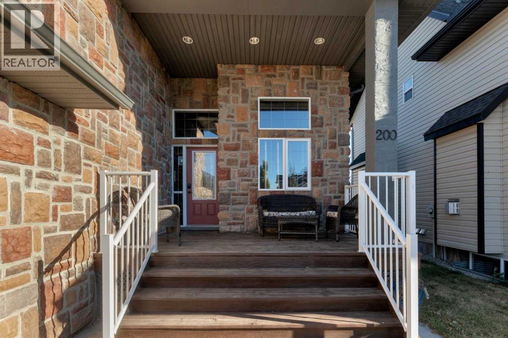 200 Camden Court, Strathmore, Alberta  T1P 1Y1 - Photo 2 - A2259755