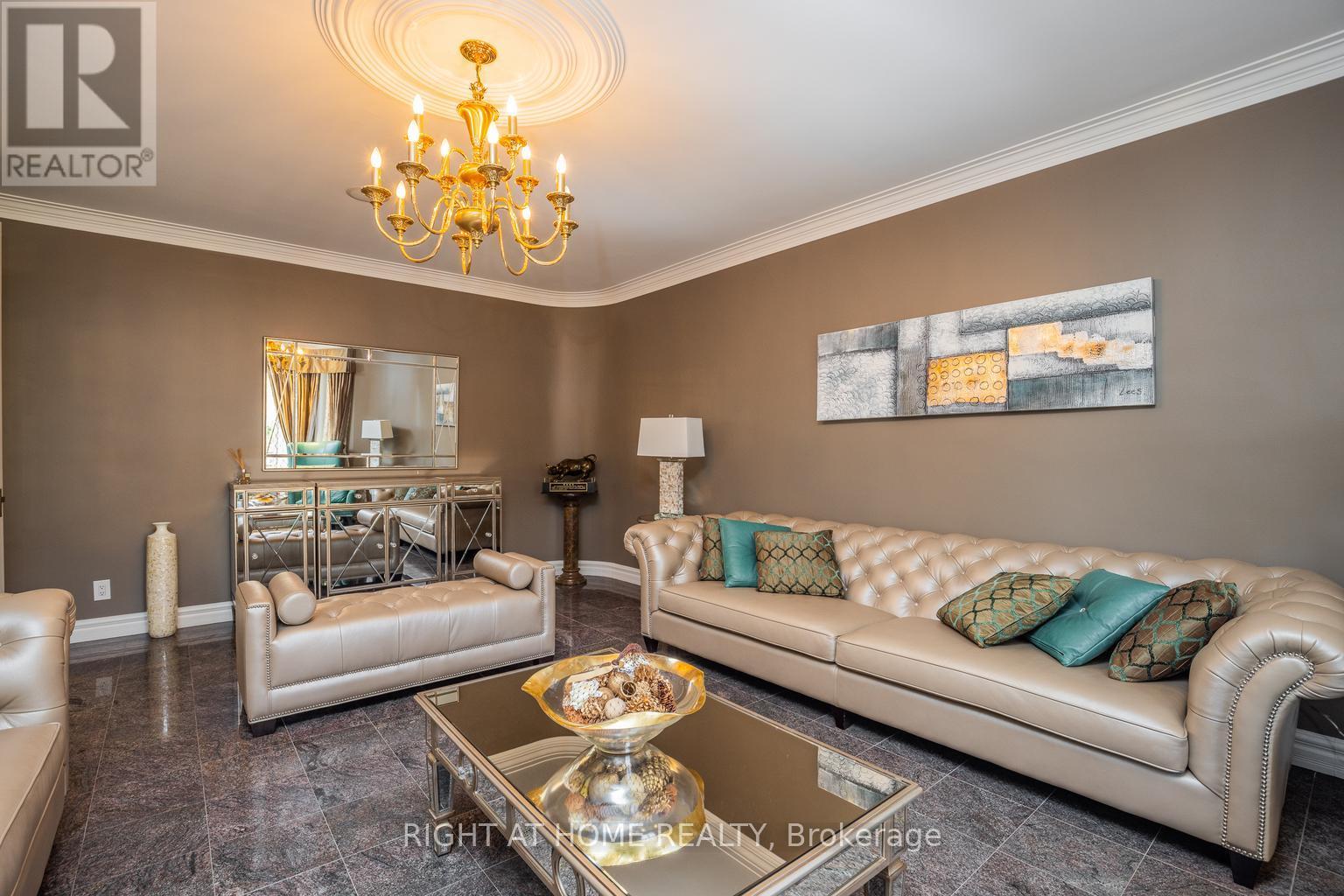 38 Sugarbush Court E, Vaughan, Ontario  L4L 2Z2 - Photo 11 - N12450790
