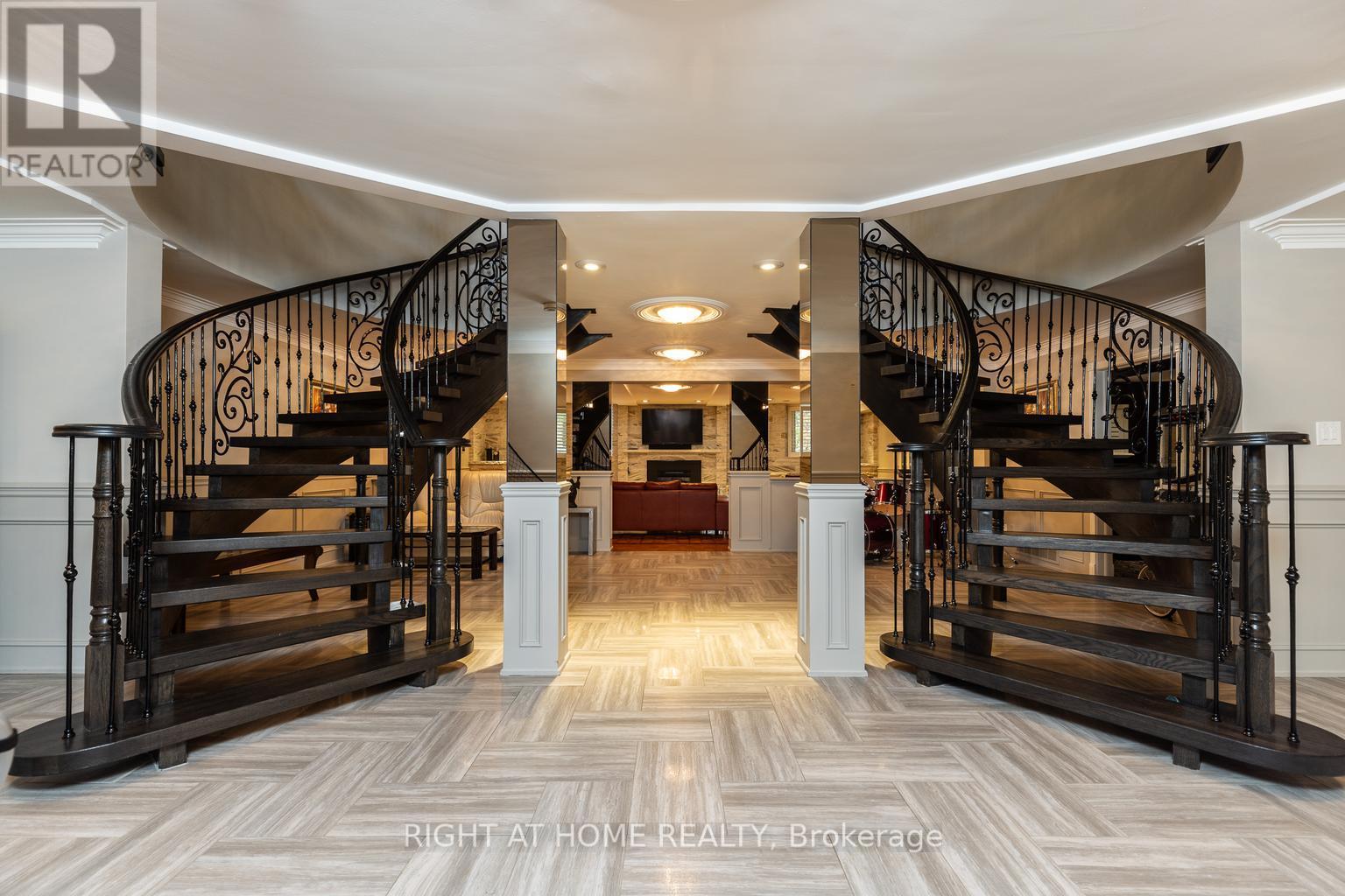 38 Sugarbush Court E, Vaughan, Ontario  L4L 2Z2 - Photo 13 - N12450790