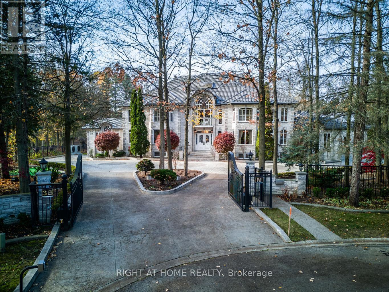 38 Sugarbush Court E, Vaughan, Ontario  L4L 2Z2 - Photo 2 - N12450790