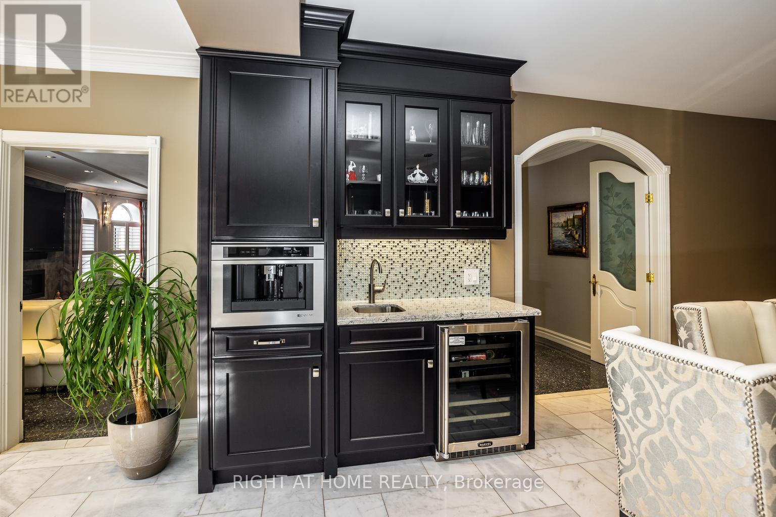 38 Sugarbush Court E, Vaughan, Ontario  L4L 2Z2 - Photo 8 - N12450790