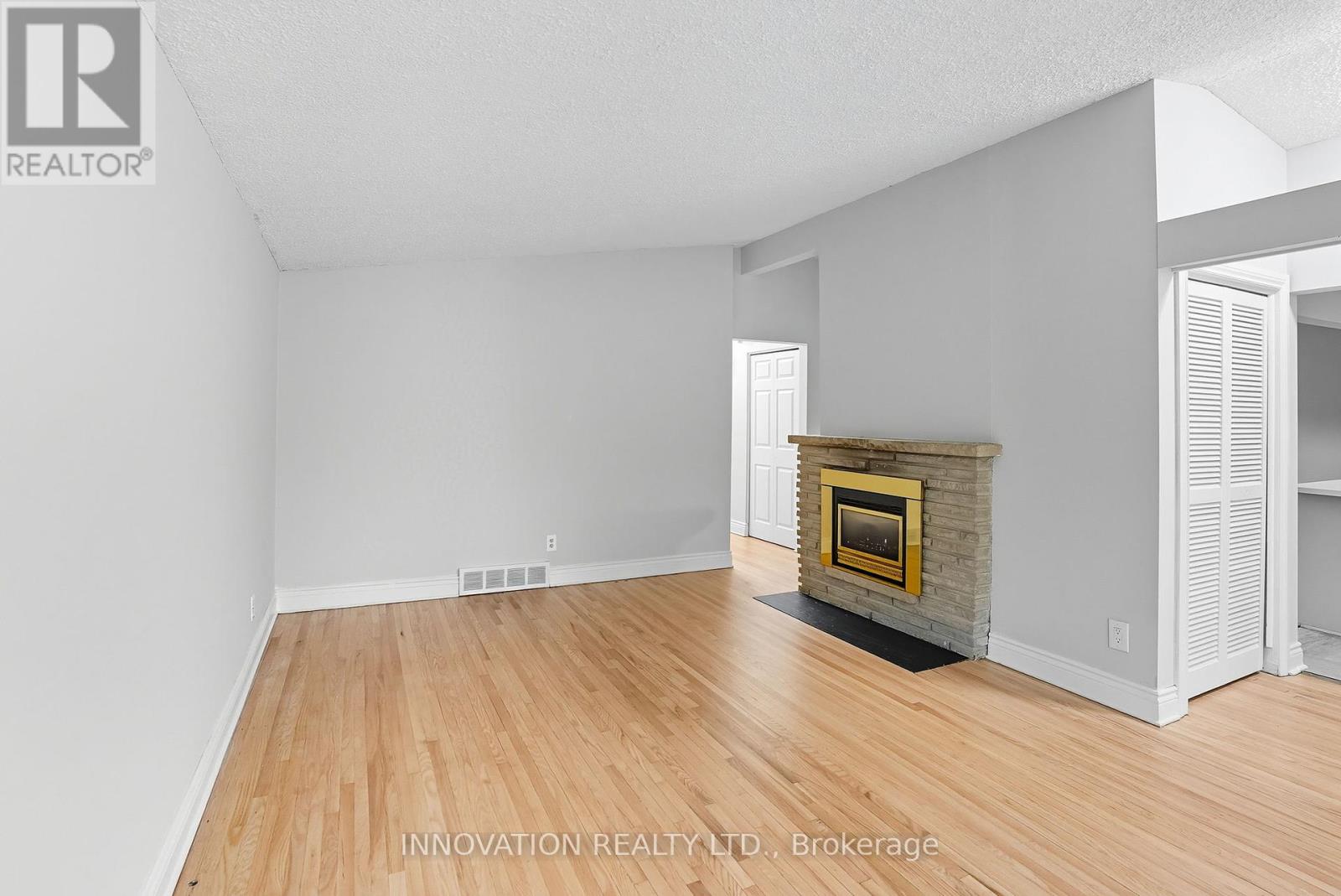2302 Horton Street, Ottawa, Ontario  K1G 3E8 - Photo 12 - X12453228