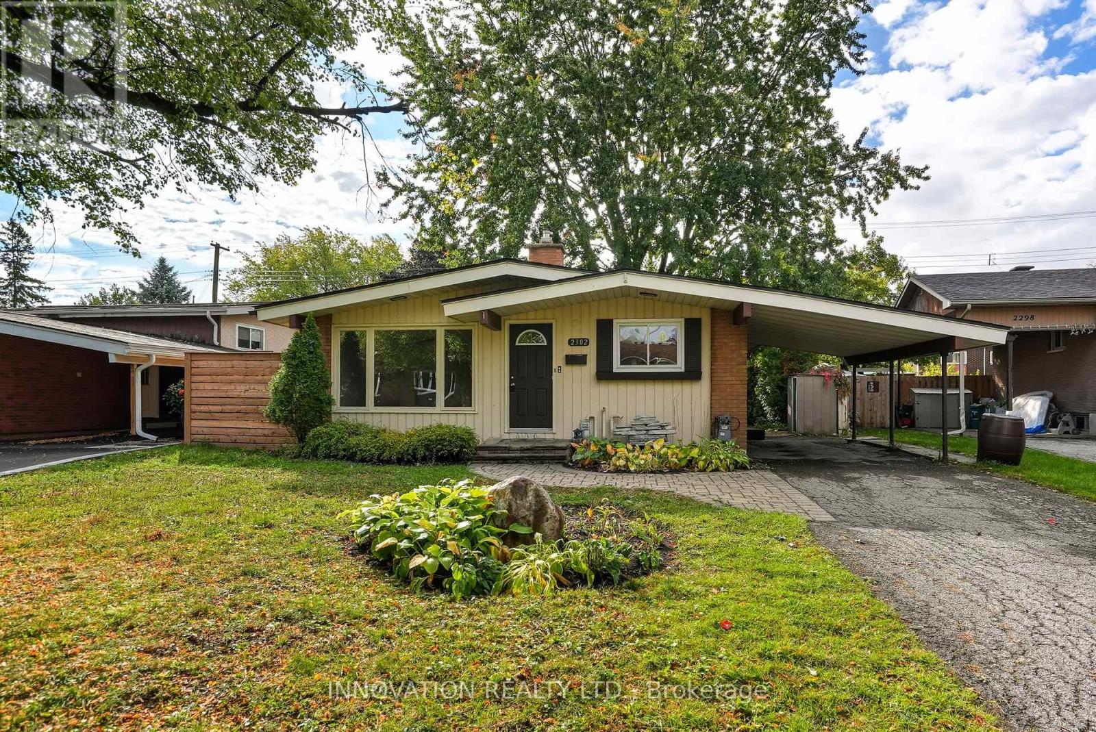 2302 Horton Street, Ottawa, Ontario  K1G 3E8 - Photo 2 - X12453228