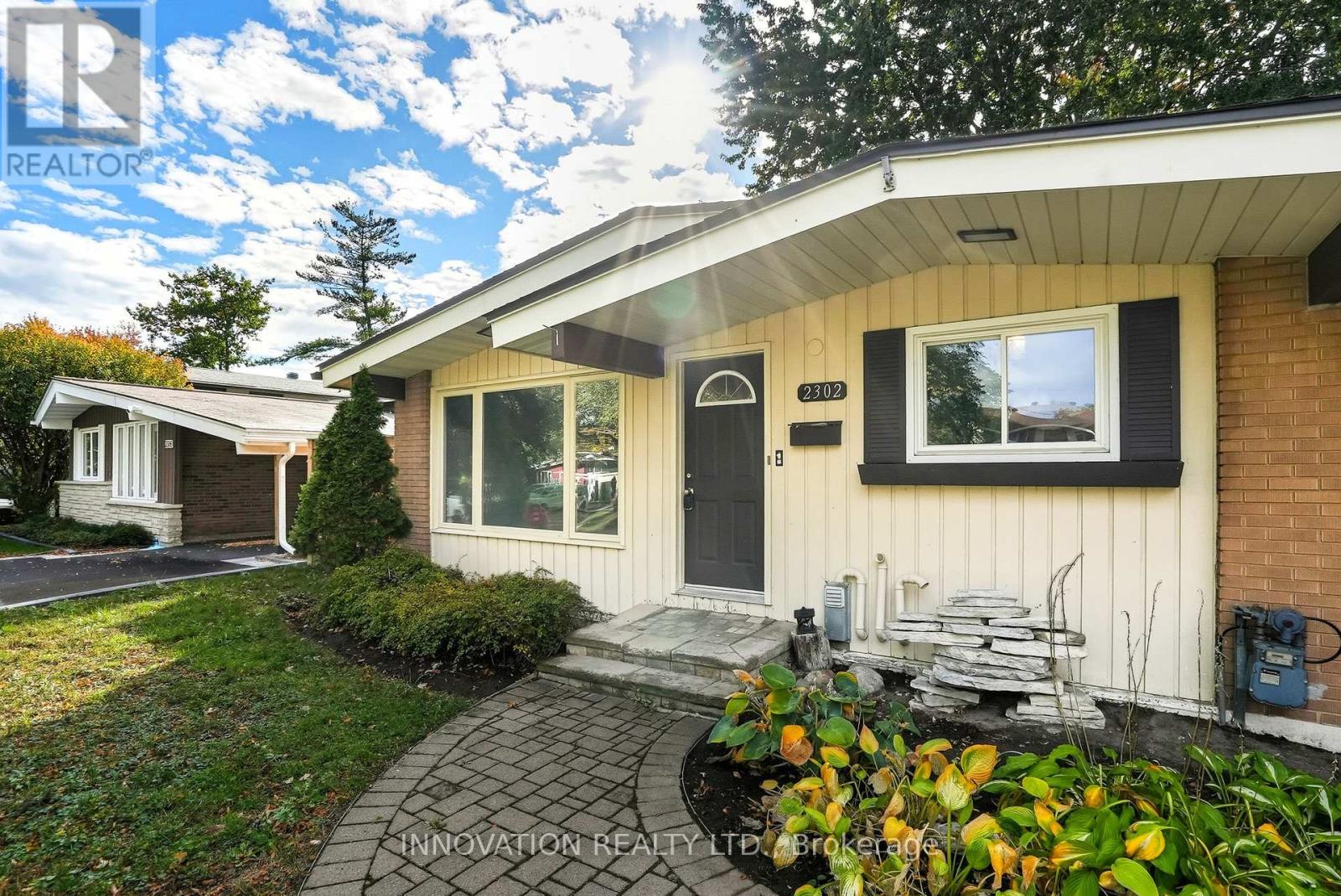 2302 Horton Street, Ottawa, Ontario  K1G 3E8 - Photo 3 - X12453228