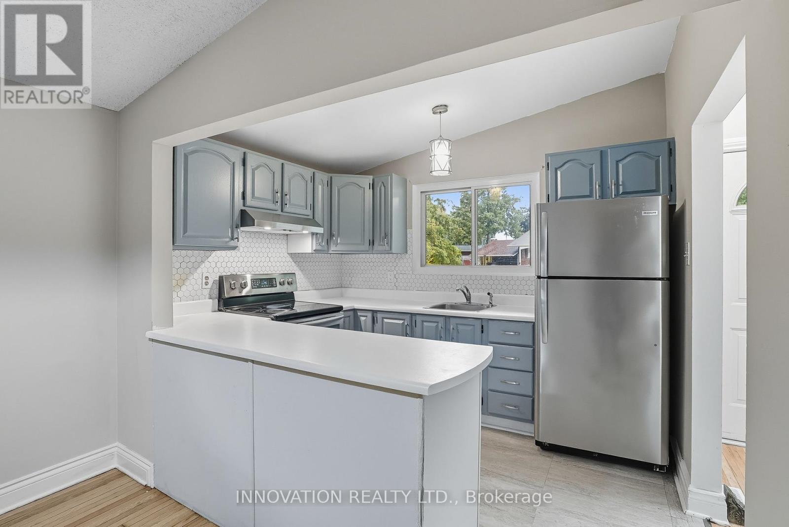 2302 Horton Street, Ottawa, Ontario  K1G 3E8 - Photo 7 - X12453228