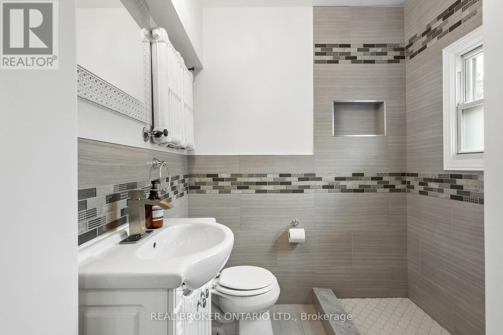 122 Dorothy Street, Welland, Ontario  L3B 3V9 - Photo 16 - X12453229