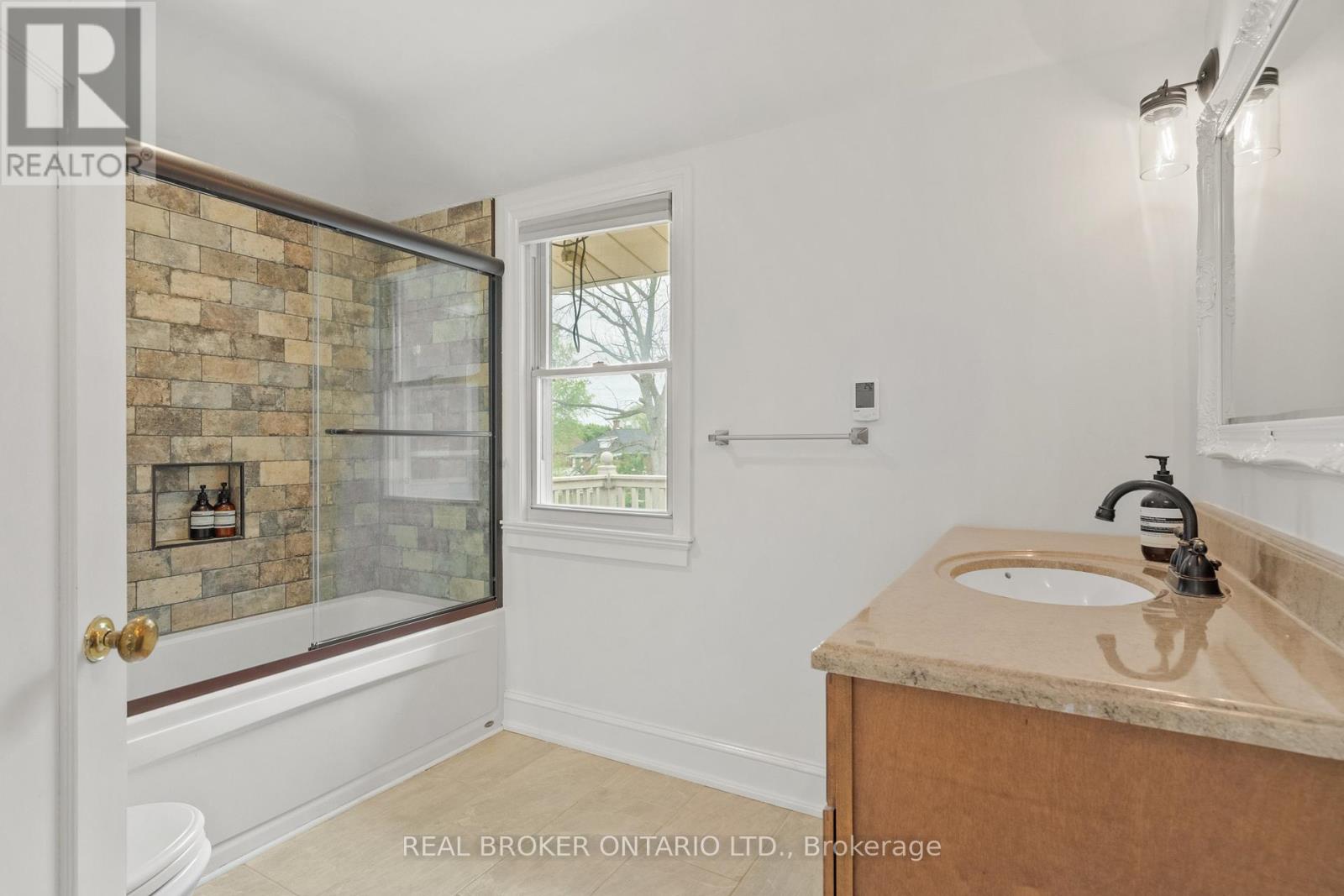122 Dorothy Street, Welland, Ontario  L3B 3V9 - Photo 19 - X12453229