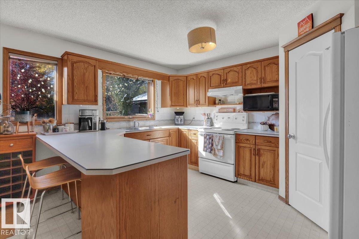 6107 159 Av Nw, Edmonton, Alberta  T5Y 2P4 - Photo 10 - E4461404