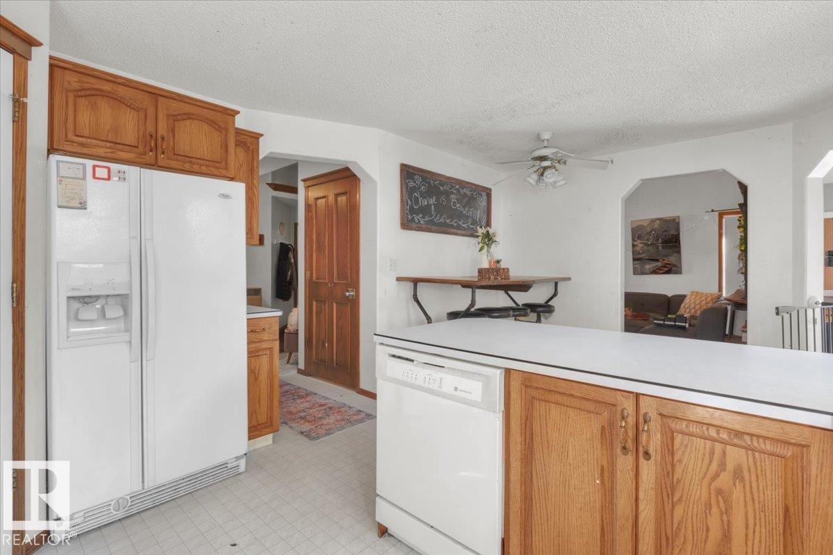 6107 159 Av Nw, Edmonton, Alberta  T5Y 2P4 - Photo 13 - E4461404