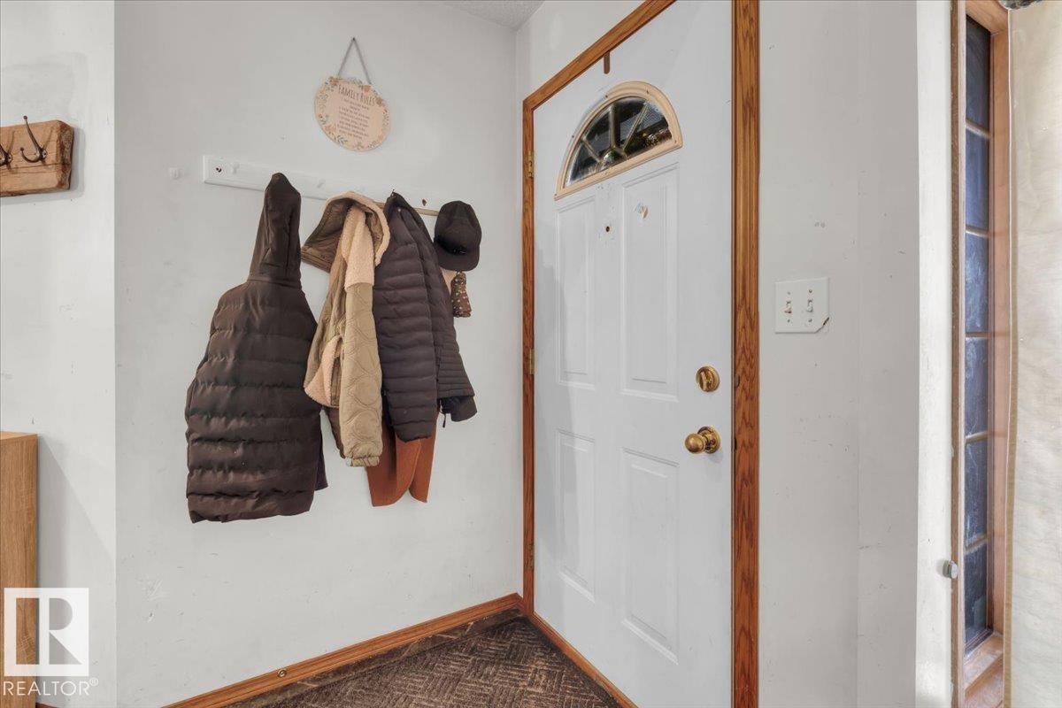 6107 159 Av Nw, Edmonton, Alberta  T5Y 2P4 - Photo 3 - E4461404