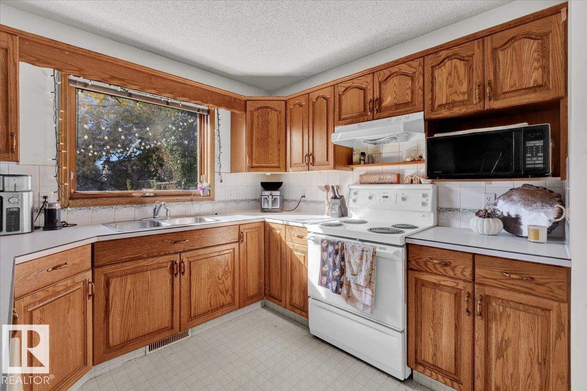 6107 159 Av Nw, Edmonton, Alberta  T5Y 2P4 - Photo 9 - E4461404