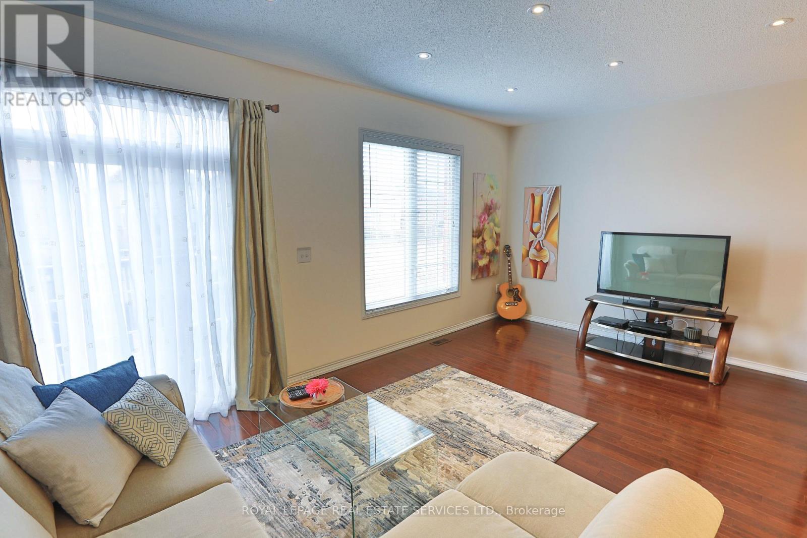 4 - 745 Farmstead Drive, Milton, Ontario  L9T 8B1 - Photo 7 - W12449135