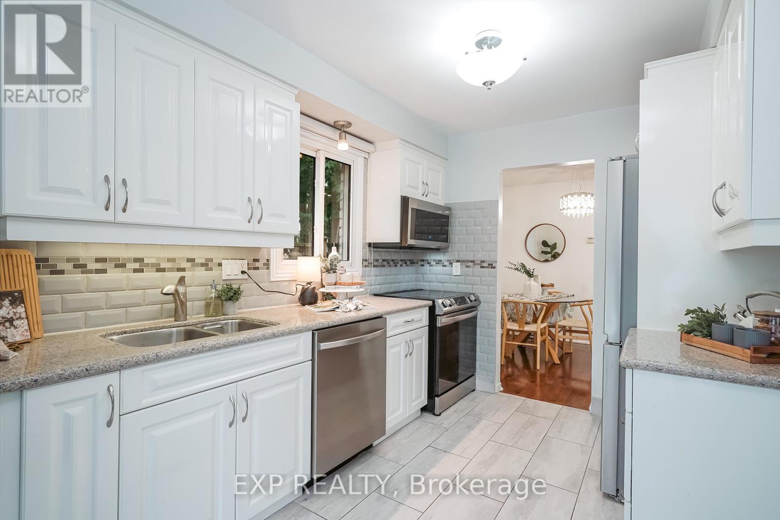 139 Adele Crescent, Oshawa, Ontario  L1J 7X7 - Photo 12 - E12453236