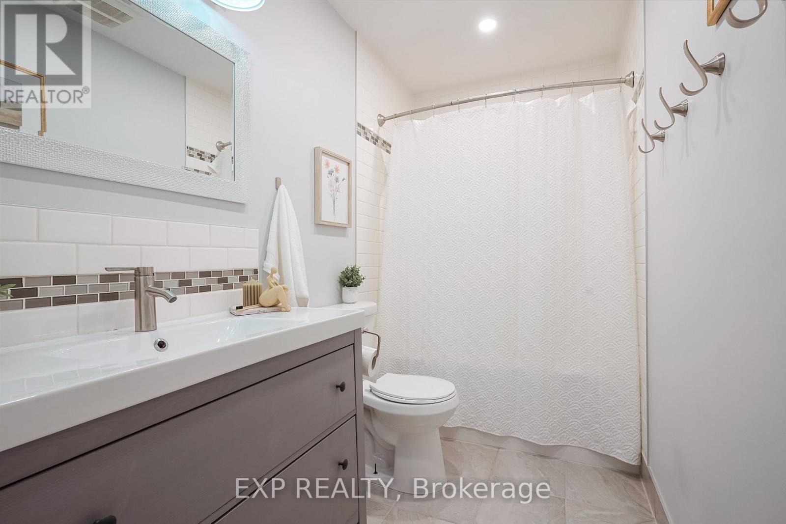 139 Adele Crescent, Oshawa, Ontario  L1J 7X7 - Photo 24 - E12453236
