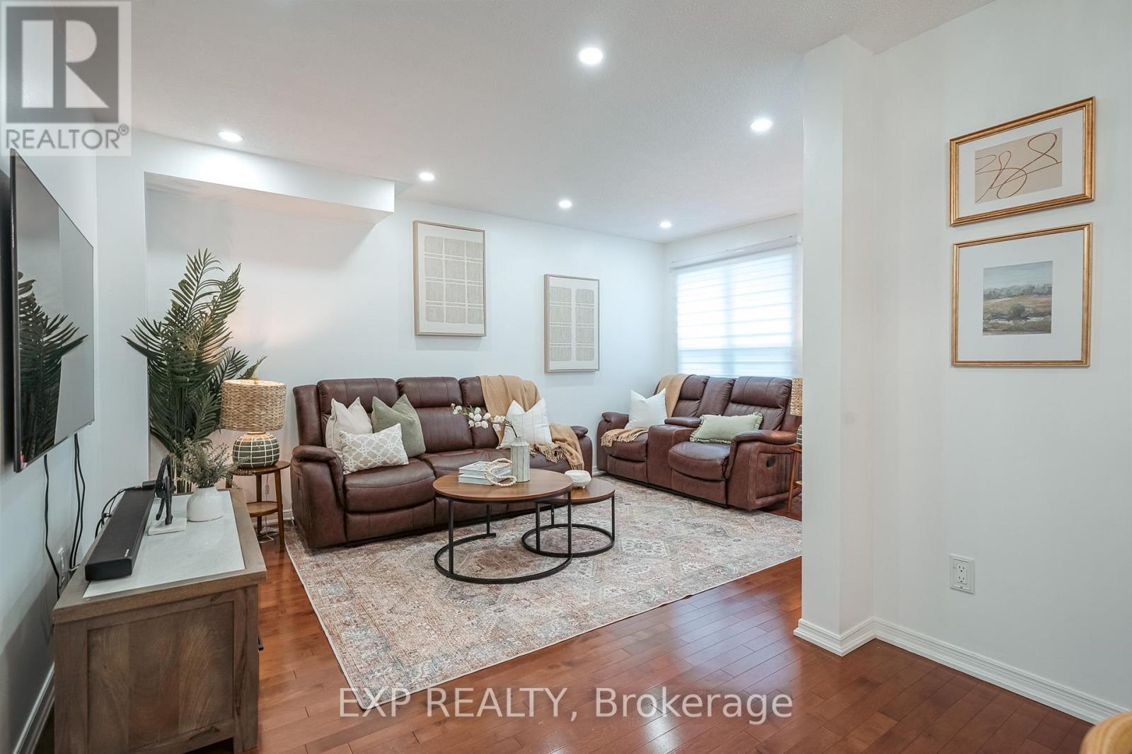 139 Adele Crescent, Oshawa, Ontario  L1J 7X7 - Photo 4 - E12453236
