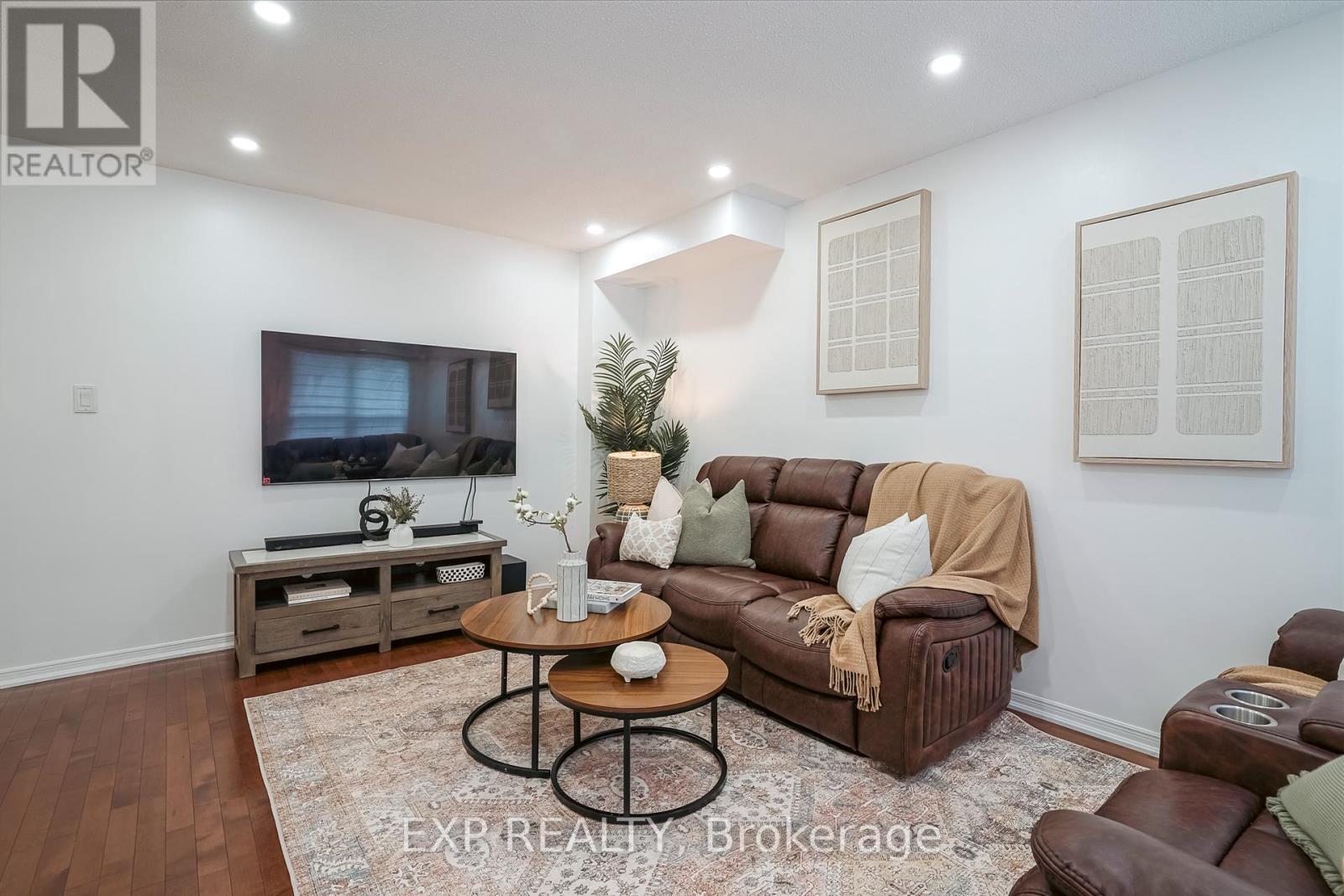 139 Adele Crescent, Oshawa, Ontario  L1J 7X7 - Photo 5 - E12453236