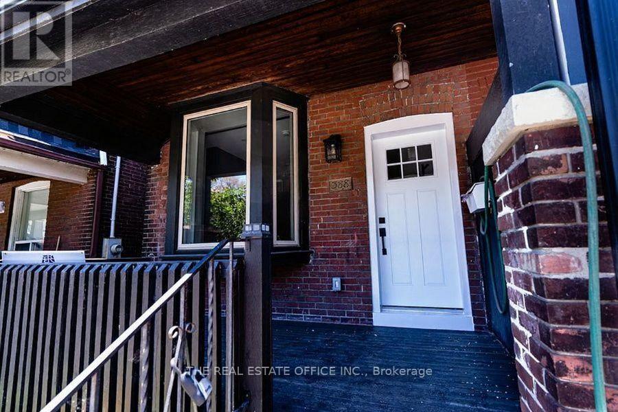 Main - 388 Woodbine Avenue, Toronto, Ontario  M4L 3P6 - Photo 2 - E12453237