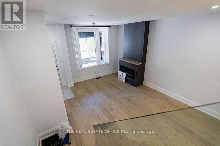 Main - 388 Woodbine Avenue, Toronto, Ontario  M4L 3P6 - Photo 5 - E12453237
