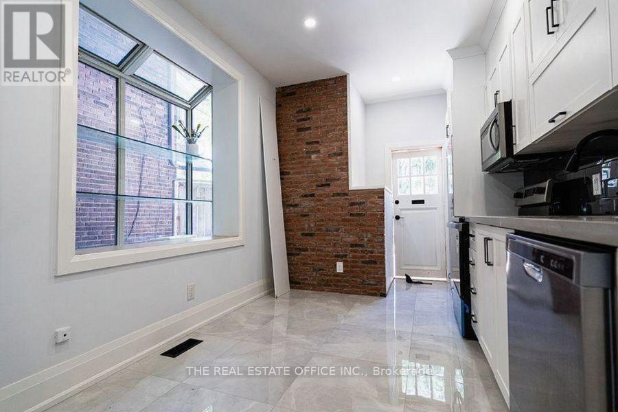 Main - 388 Woodbine Avenue, Toronto, Ontario  M4L 3P6 - Photo 6 - E12453237