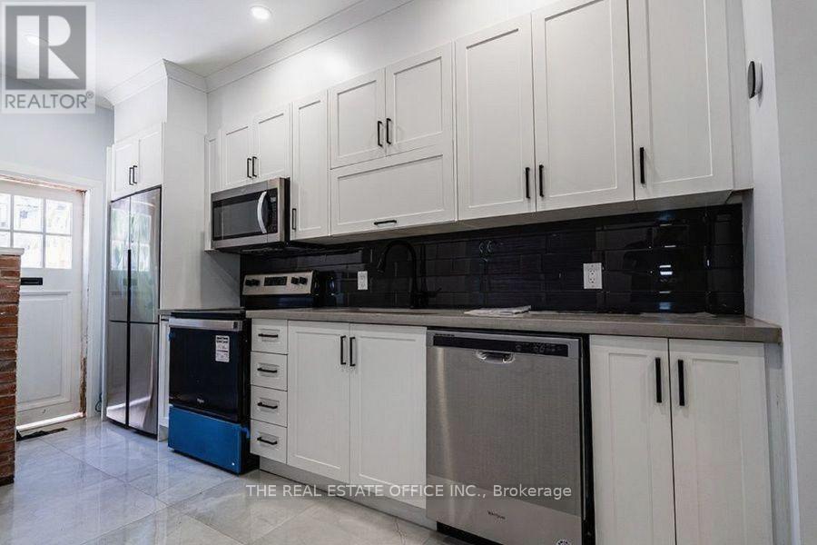 Main - 388 Woodbine Avenue, Toronto, Ontario  M4L 3P6 - Photo 7 - E12453237