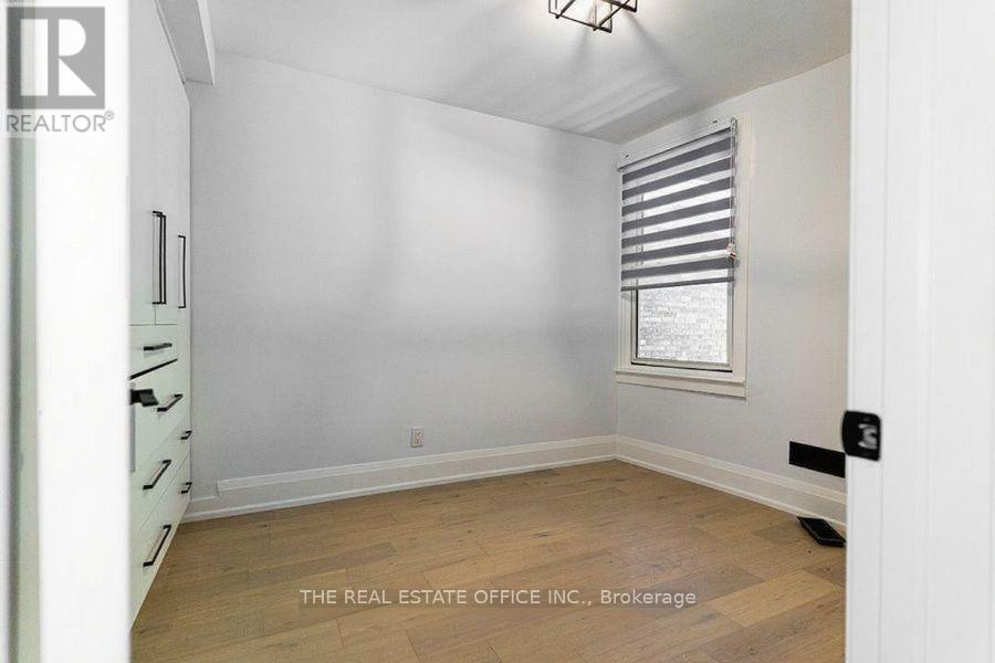 Main - 388 Woodbine Avenue, Toronto, Ontario  M4L 3P6 - Photo 9 - E12453237