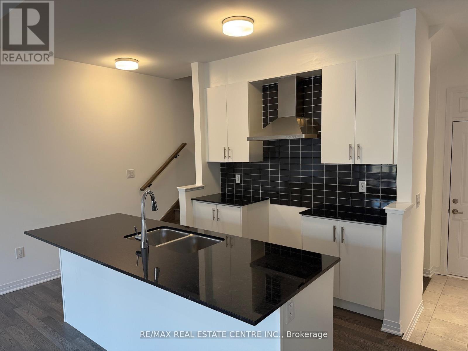 3252 Sixth Line, Oakville, Ontario  L6M 4K1 - Photo 4 - W12453230