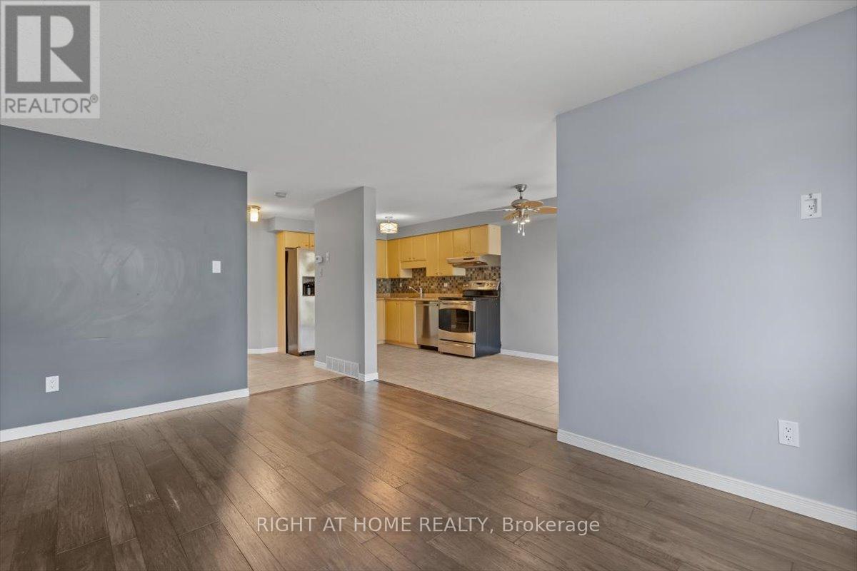 40 Watercress Court, Kitchener, Ontario  N2E 3S8 - Photo 11 - X12453224