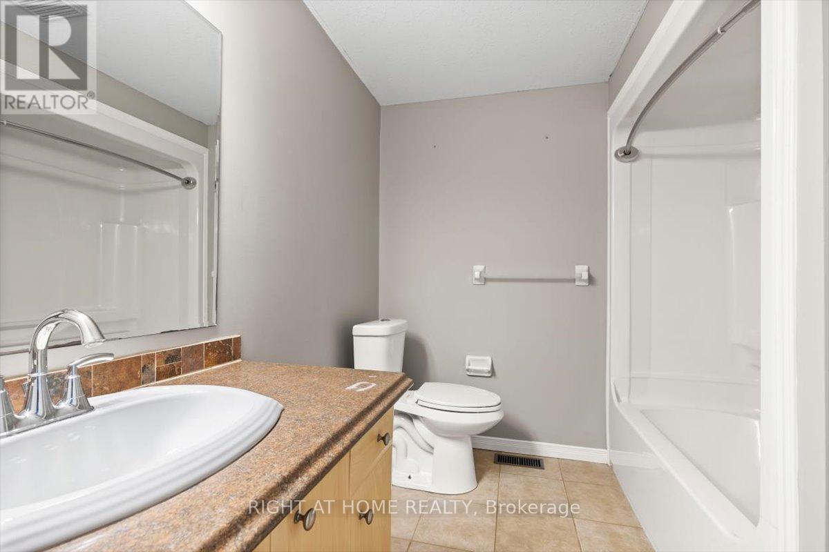 40 Watercress Court, Kitchener, Ontario  N2E 3S8 - Photo 15 - X12453224