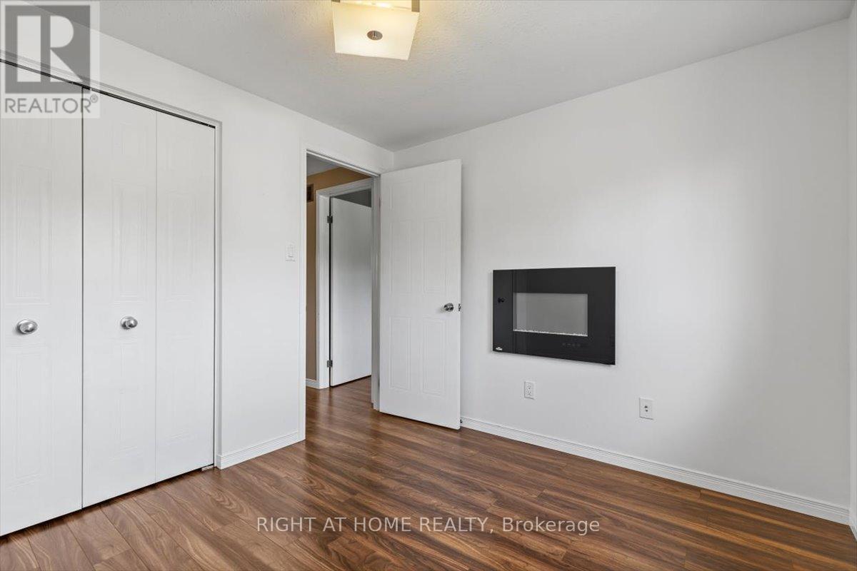 40 Watercress Court, Kitchener, Ontario  N2E 3S8 - Photo 19 - X12453224