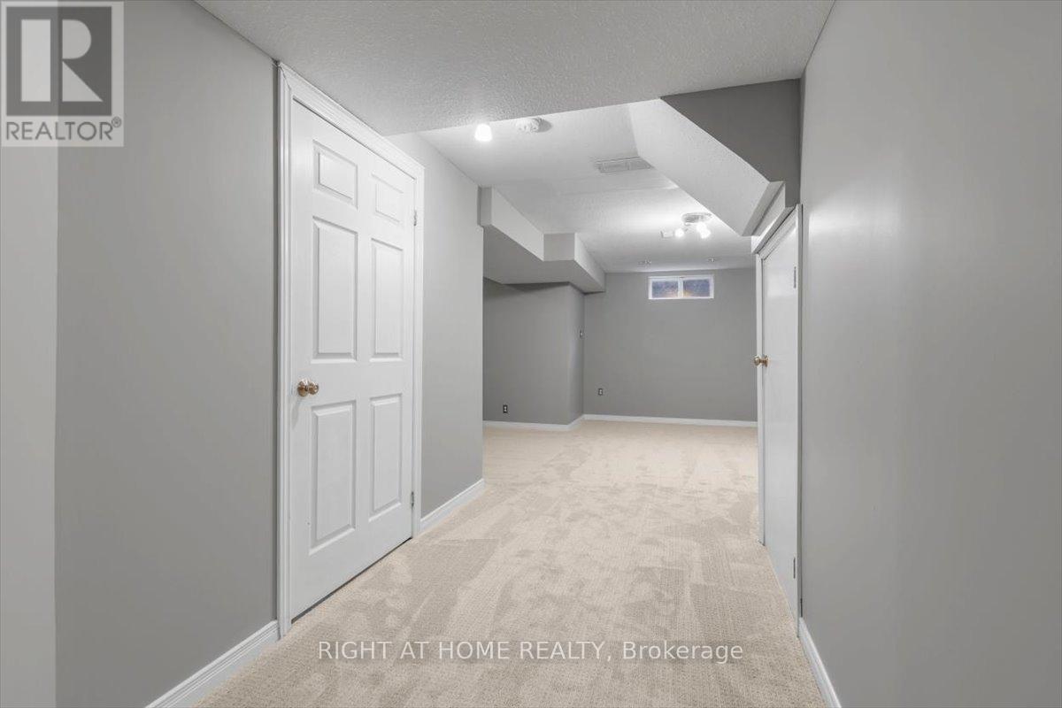 40 Watercress Court, Kitchener, Ontario  N2E 3S8 - Photo 21 - X12453224