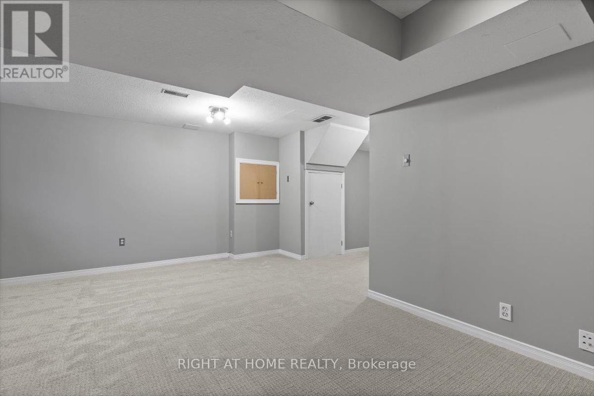 40 Watercress Court, Kitchener, Ontario  N2E 3S8 - Photo 23 - X12453224
