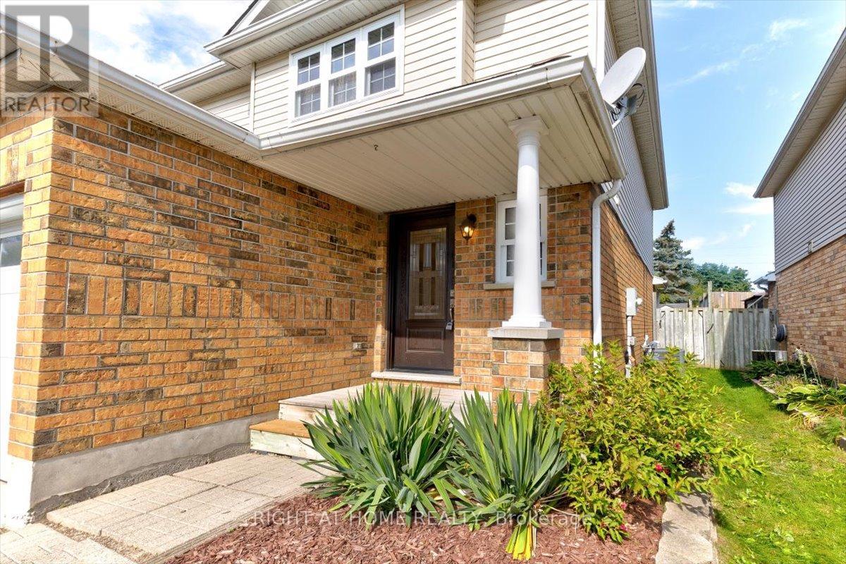 40 Watercress Court, Kitchener, Ontario  N2E 3S8 - Photo 3 - X12453224