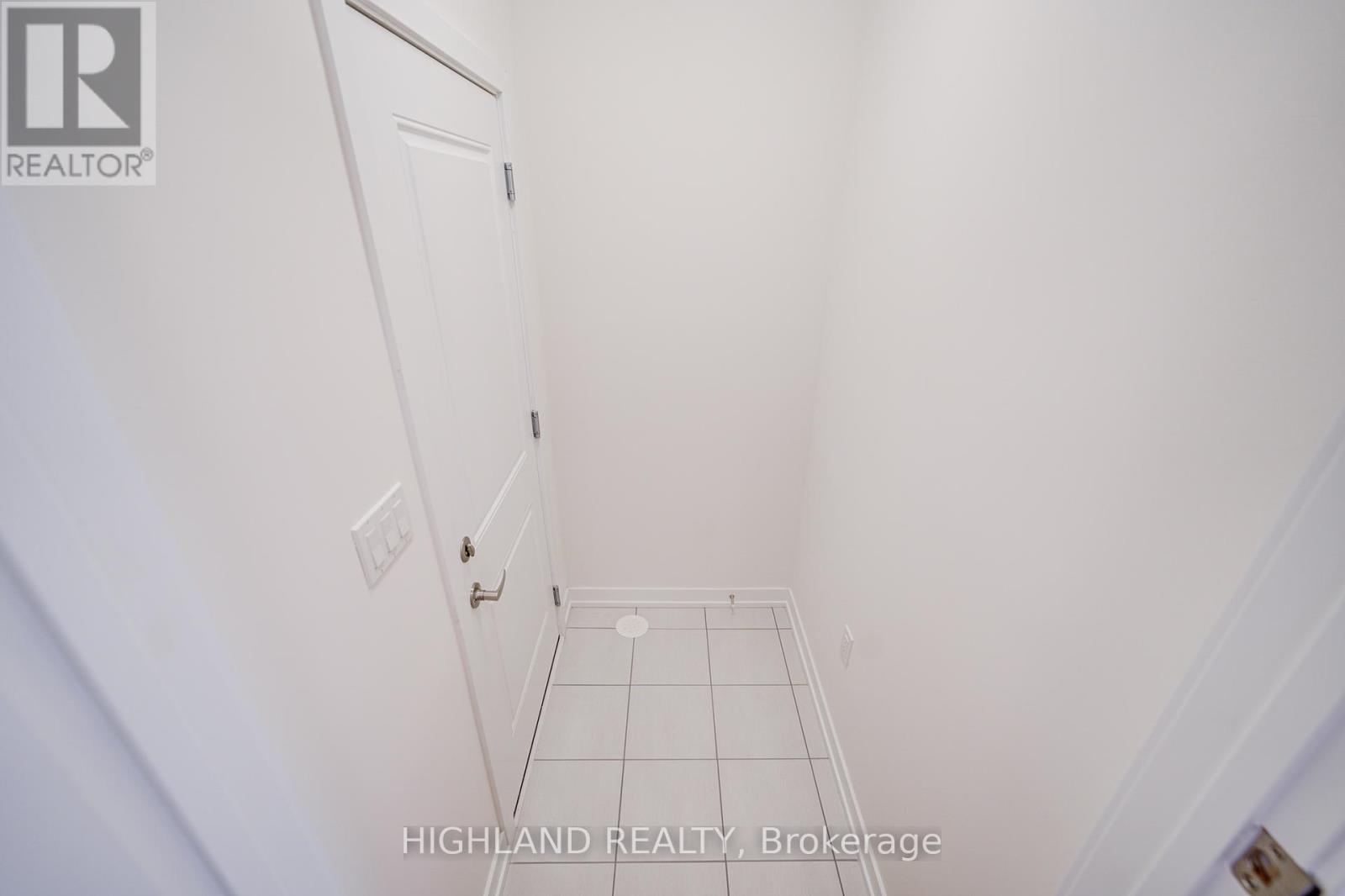 1096 Wheat Boom Drive, Oakville, Ontario  L6H 7H5 - Photo 11 - W12443386