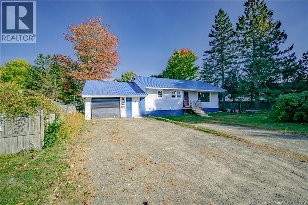 26 Hachey Avenue, Fredericton, New Brunswick  E3A 3X6 - Photo 3 - NB128242