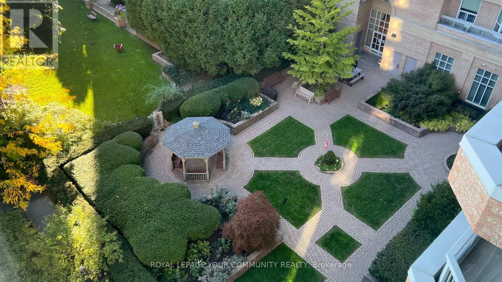 714 - 11 Thorncliffe Pk Drive, Toronto, Ontario  M4H 1P3 - Photo 19 - C12453242