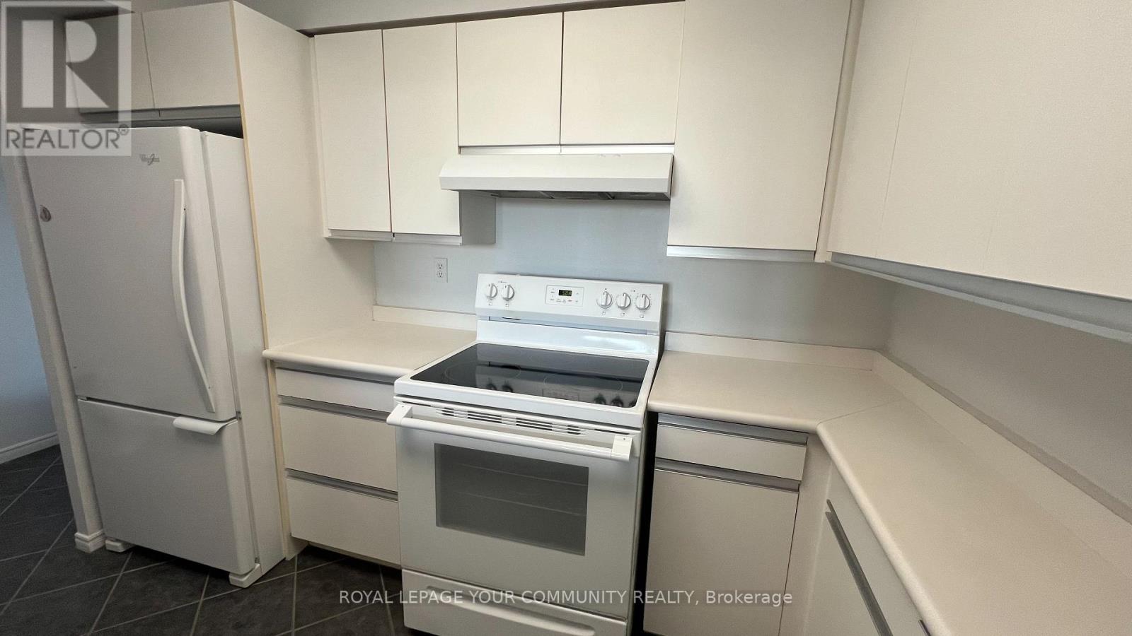 714 - 11 Thorncliffe Pk Drive, Toronto, Ontario  M4H 1P3 - Photo 4 - C12453242