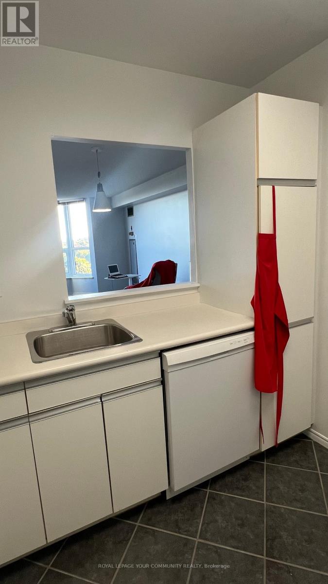 714 - 11 Thorncliffe Pk Drive, Toronto, Ontario  M4H 1P3 - Photo 6 - C12453242