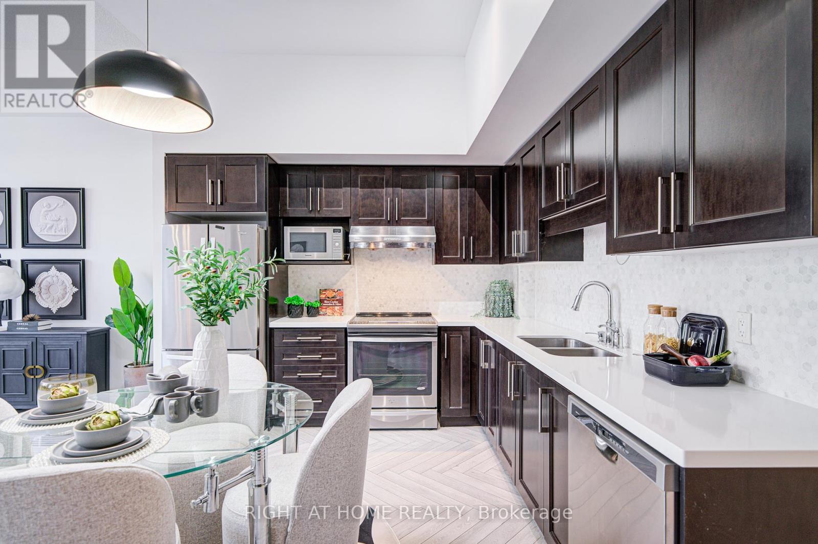 C103 - 38 Cedarland Drive, Markham, Ontario  L6G 0G7 - Photo 10 - N12453251
