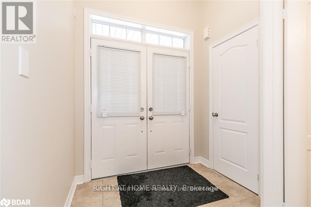98 Pearcey Crescent, Barrie, Ontario  L4N 6R7 - Photo 2 - S12453246