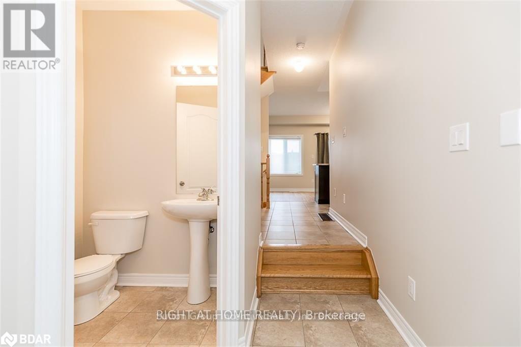 98 Pearcey Crescent, Barrie, Ontario  L4N 6R7 - Photo 3 - S12453246