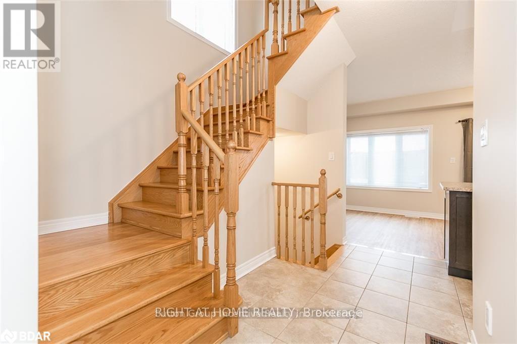 98 Pearcey Crescent, Barrie, Ontario  L4N 6R7 - Photo 4 - S12453246