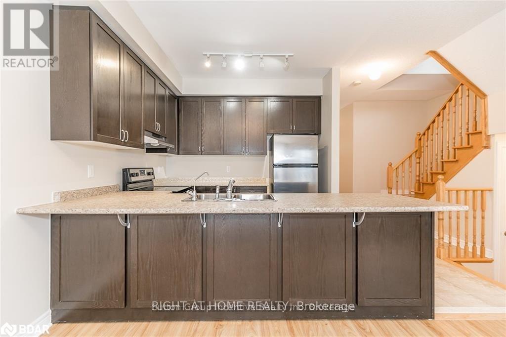 98 Pearcey Crescent, Barrie, Ontario  L4N 6R7 - Photo 7 - S12453246