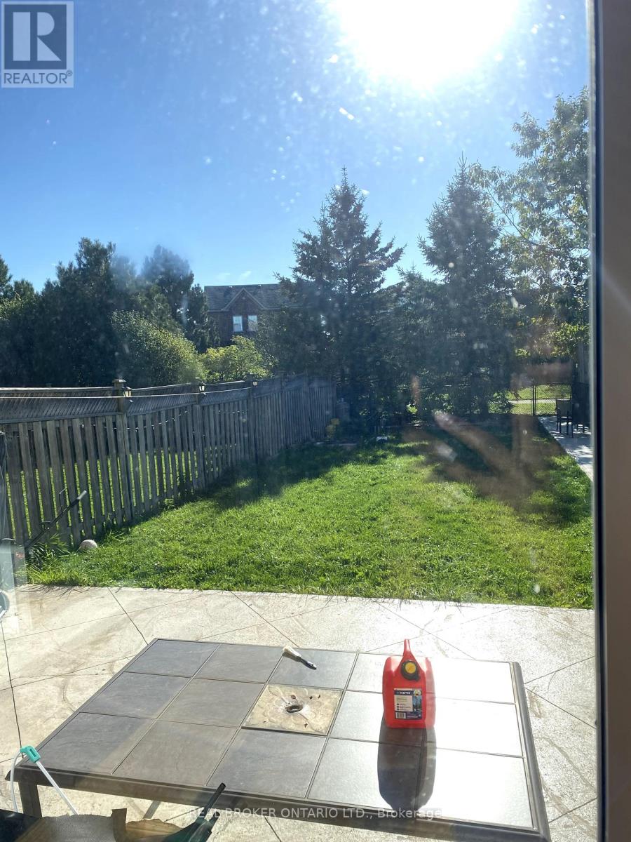 Upper - 80 Redfinch Way, Brampton, Ontario  L7A 2B1 - Photo 11 - W12453248