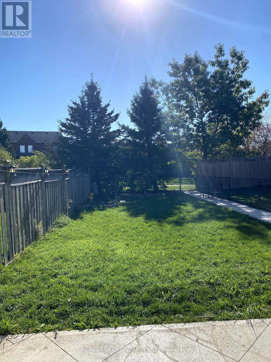 Upper - 80 Redfinch Way, Brampton, Ontario  L7A 2B1 - Photo 12 - W12453248