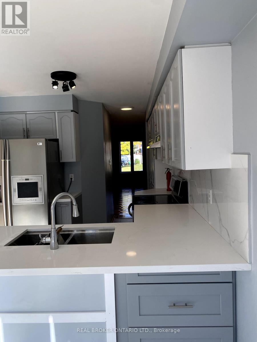 Upper - 80 Redfinch Way, Brampton, Ontario  L7A 2B1 - Photo 5 - W12453248
