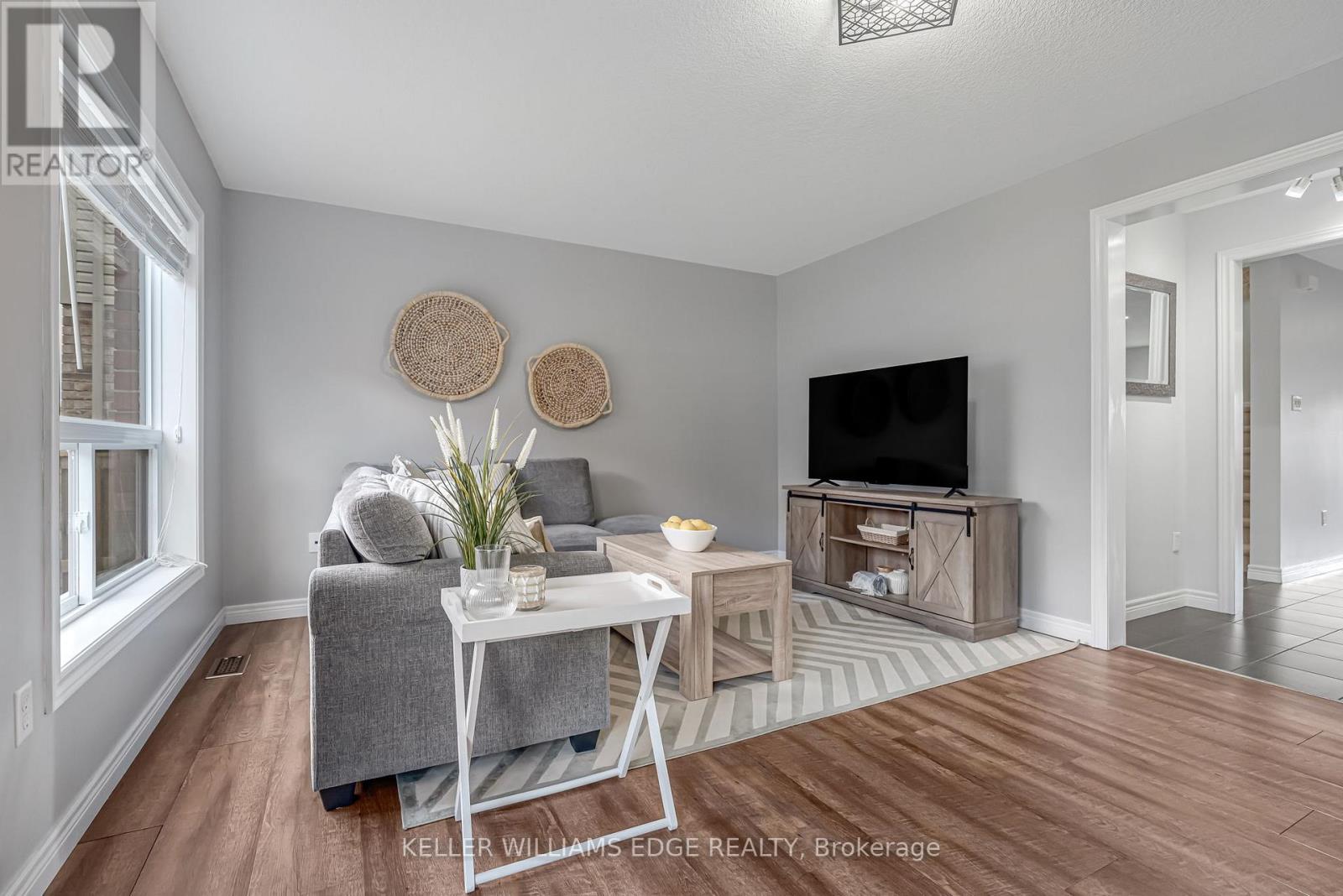 19 Oakes Crescent, Guelph, Ontario  N1E 0J6 - Photo 17 - X12274444