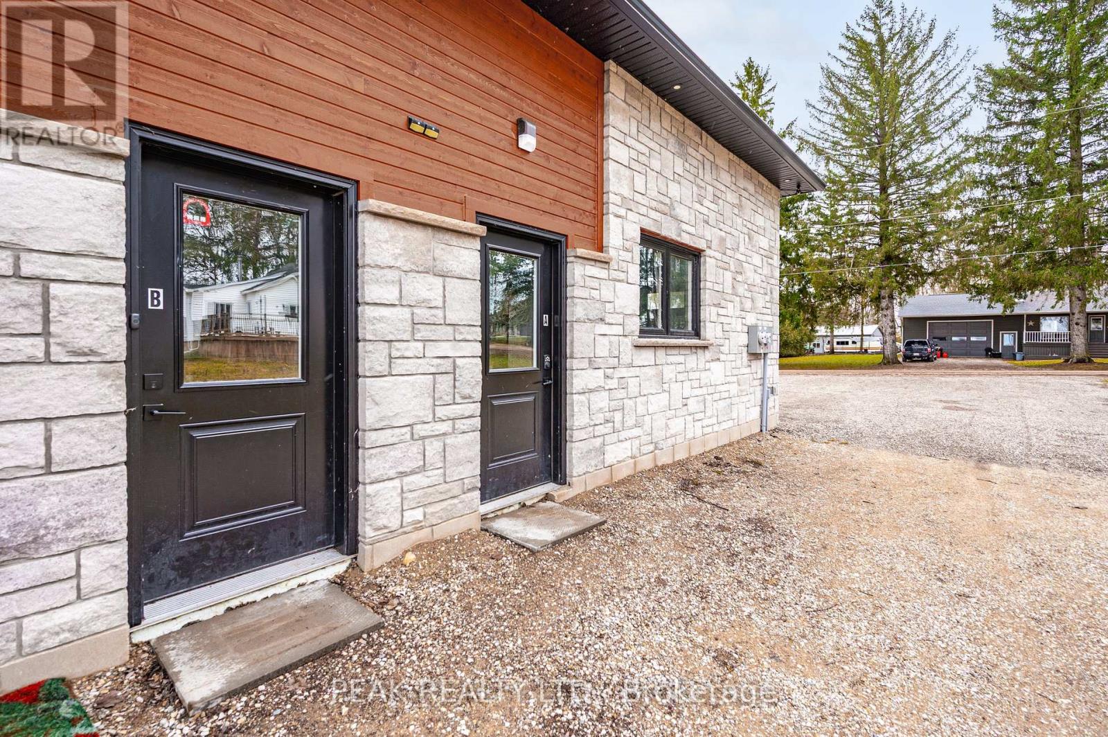 1020 Victoria Street, West Grey, Ontario  N0G 1C0 - Photo 19 - X12453254